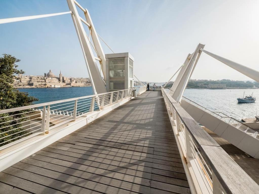 Seafront Luxury Apartment With Pool Sliema Eksteriør billede
