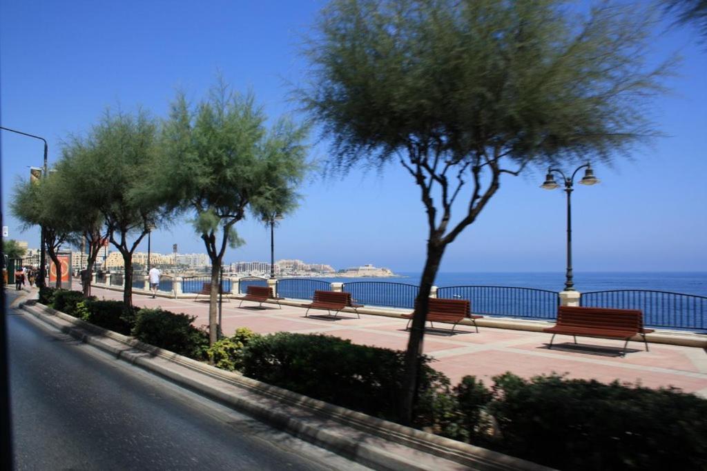 Seafront Luxury Apartment With Pool Sliema Eksteriør billede