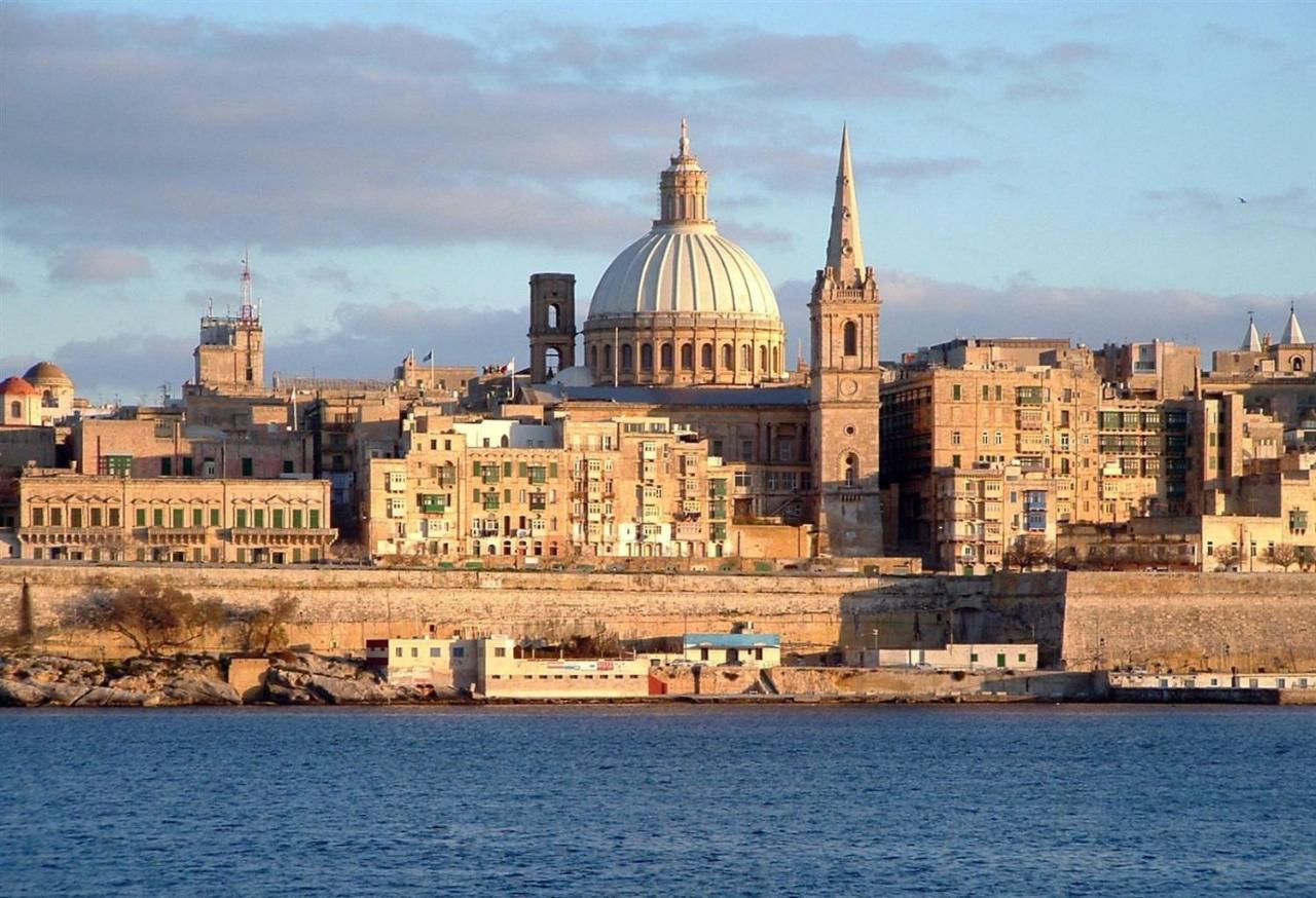 Seafront Luxury Apartment With Pool Sliema Eksteriør billede